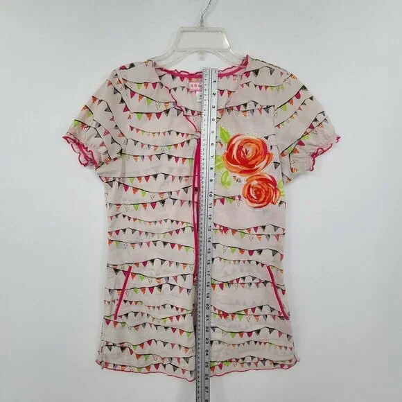 Koi Kathy Peterson Scrub Top Women’s Floral Flag Print Pink Green - Picture 6 of 10